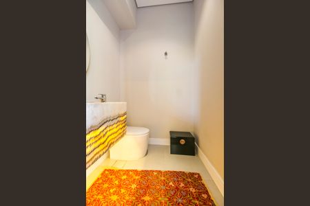 Casa de condomínio à venda com 465m², 4 quartos e 8 vagasLavabo