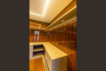 Casa de condomínio à venda com 465m², 4 quartos e 8 vagasVista da Suíte