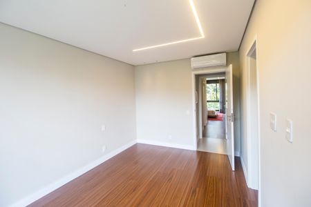 Casa de condomínio à venda com 465m², 4 quartos e 8 vagasSuíte 3