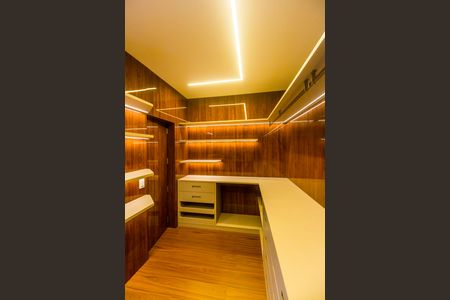 Casa de condomínio à venda com 465m², 4 quartos e 8 vagasVista da Suíte