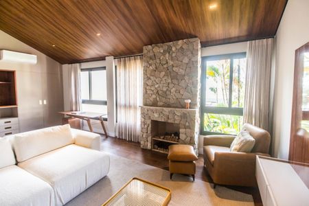 Casa de condomínio à venda com 465m², 4 quartos e 8 vagasSala 