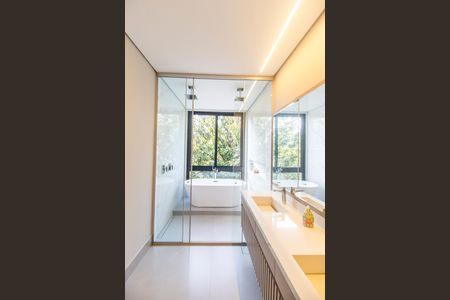 Casa de condomínio à venda com 465m², 4 quartos e 8 vagasBanheiro da Suíte