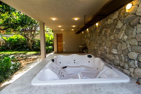 Casa de condomínio à venda com 465m², 4 quartos e 8 vagasHidromassagem 