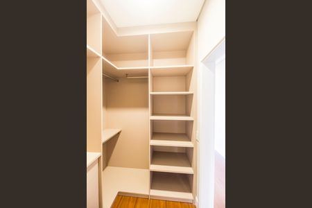 Casa de condomínio à venda com 465m², 4 quartos e 8 vagasCloset da suíte