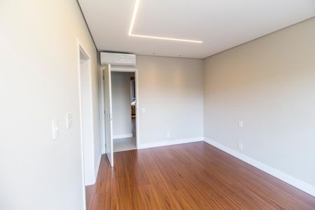 Casa de condomínio à venda com 465m², 4 quartos e 8 vagasSuíte 2