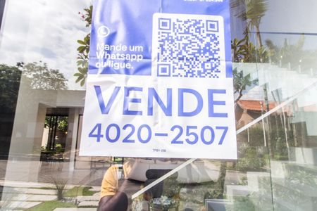 Casa de condomínio à venda com 465m², 4 quartos e 8 vagasVista da Rua