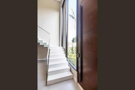 Casa de condomínio à venda com 465m², 4 quartos e 8 vagasEscada