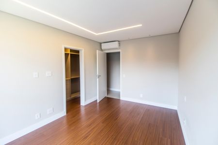 Casa de condomínio à venda com 465m², 4 quartos e 8 vagasSuíte 2