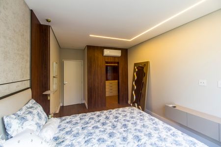 Casa de condomínio à venda com 465m², 4 quartos e 8 vagasSuíte master