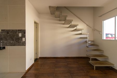 Sala de casa de condomínio para alugar com 2 quartos, 50m² em Chácara Rincão, Cotia