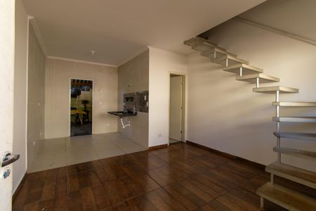 Sala de casa de condomínio para alugar com 2 quartos, 50m² em Chácara Rincão, Cotia