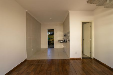 Sala de casa de condomínio para alugar com 2 quartos, 50m² em Chácara Rincão, Cotia