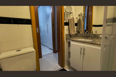 Apartamento à venda com 70m², 2 quartos e 1 vaga Apartamento à venda com 70m², 2 quartos e 1 vagaBanheiro Social