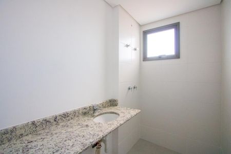 Apartamento à venda com 134m², 3 quartos e 3 vagasBanheiro do quarto 2