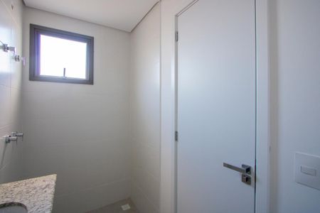 Apartamento à venda com 134m², 3 quartos e 3 vagasBanheiro do quarto 2