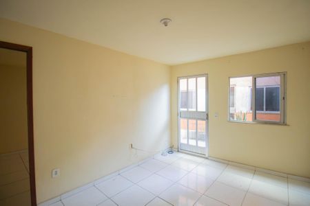 Sala de casa de condomínio para alugar com 2 quartos, 65m² em Porto da Pedra, São Gonçalo