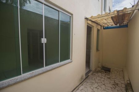 Casa de condomínio para alugar com 65m², 2 quartos e sem vagaQuintal