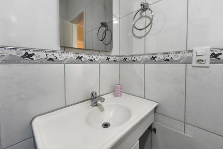 Casa para alugar com 120m², 3 quartos e 2 vagasBanheiro Social