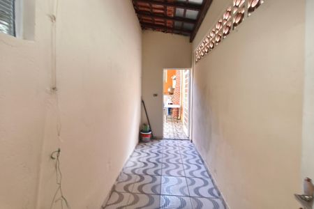 Casa para alugar com 120m², 3 quartos e 2 vagasCorredor - Quintal