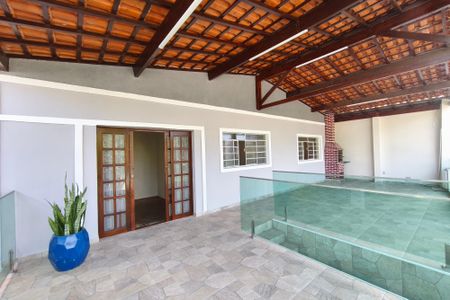 Casa para alugar com 120m², 3 quartos e 2 vagasQuintal