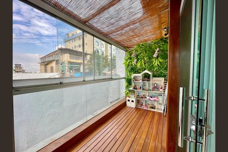 Casa à venda com 318m², 4 quartos e 2 vagas