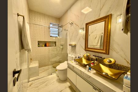 Casa à venda com 318m², 4 quartos e 2 vagas