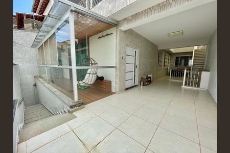 Casa à venda com 318m², 4 quartos e 2 vagas
