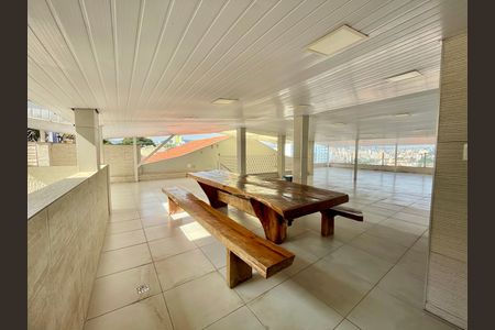 Casa à venda com 318m², 4 quartos e 2 vagas