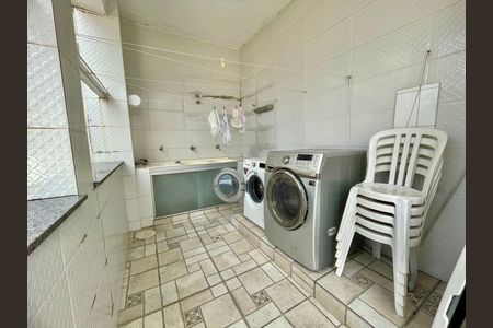 Casa à venda com 318m², 4 quartos e 2 vagas