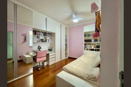Casa à venda com 318m², 4 quartos e 2 vagas