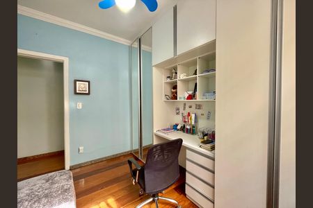 Casa à venda com 318m², 4 quartos e 2 vagas