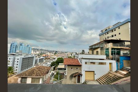 Casa à venda com 318m², 4 quartos e 2 vagas