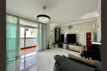 Casa à venda com 318m², 4 quartos e 2 vagas