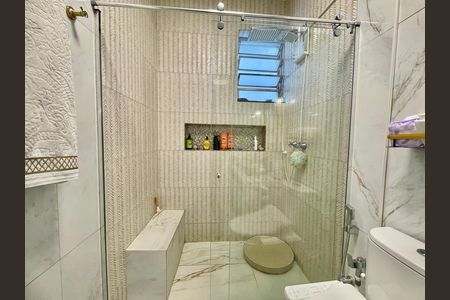Casa à venda com 318m², 4 quartos e 2 vagas