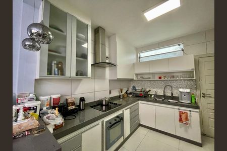 Casa à venda com 318m², 4 quartos e 2 vagas