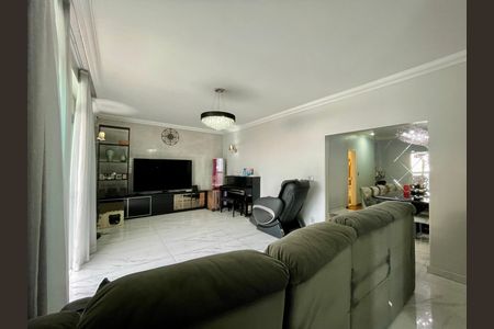 Casa à venda com 318m², 4 quartos e 2 vagas