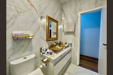 Casa à venda com 318m², 4 quartos e 2 vagas