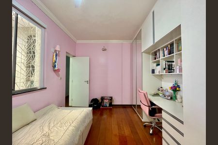 Casa à venda com 318m², 4 quartos e 2 vagas
