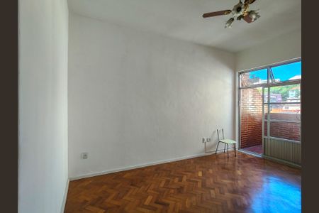 Apartamento à venda com 90m², 2 quartos e sem vagaSala