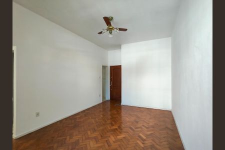 Apartamento à venda com 90m², 2 quartos e sem vagaSala