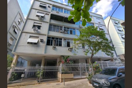 Apartamento à venda com 90m², 2 quartos e sem vagaFachada e portaria