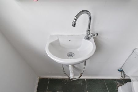 Banheiro de kitnet/studio para alugar com 1 quarto, 16m² em Cambuci, São Paulo