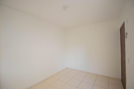 Sala de apartamento para alugar com 2 quartos, 55m² em Vista Alegre, São Gonçalo
