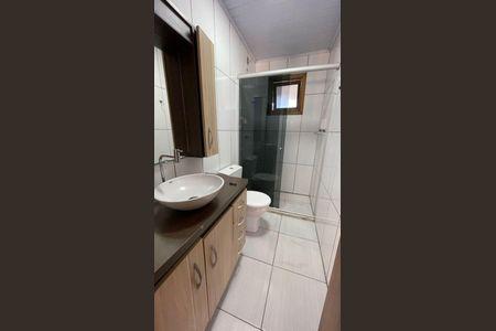 Banheiro de casa de condomínio para alugar com 1 quarto, 44m² em Olaria, Canoas