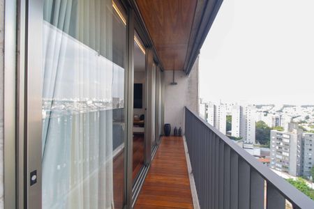 Apartamento à venda com 205m², 1 quarto e 2 vagasVaranda