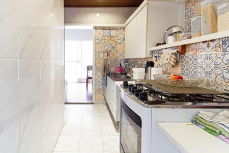 Casa à venda com 120m², 2 quartos e 2 vagas Casa à venda com 120m², 2 quartos e 2 vagasCozinha