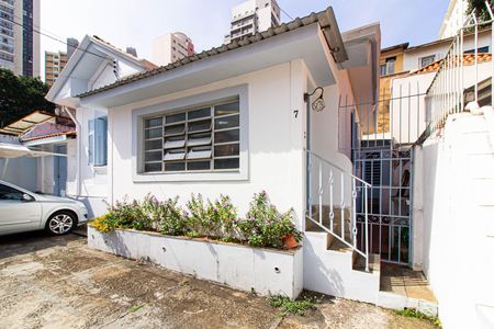 Casa à venda com 120m², 2 quartos e 2 vagas Casa à venda com 120m², 2 quartos e 2 vagasFachada