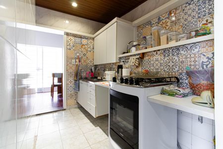 Casa à venda com 120m², 2 quartos e 2 vagas Casa à venda com 120m², 2 quartos e 2 vagasCozinha