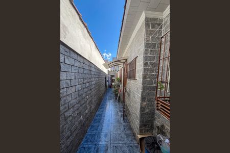 Casa à venda com 90m², 2 quartos e 2 vagasCorredor