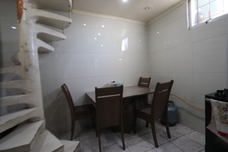 Casa à venda com 320m², 4 quartos e 4 vagasCozinha - Casa 2
